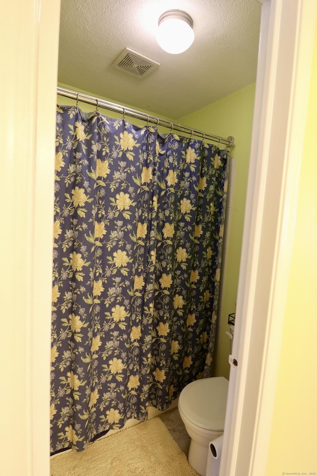 880 Long Hill Rd Unit 880, Middletown, CT 06457 - bathroom with toilet, a textured ceiling, and a shower with curtain