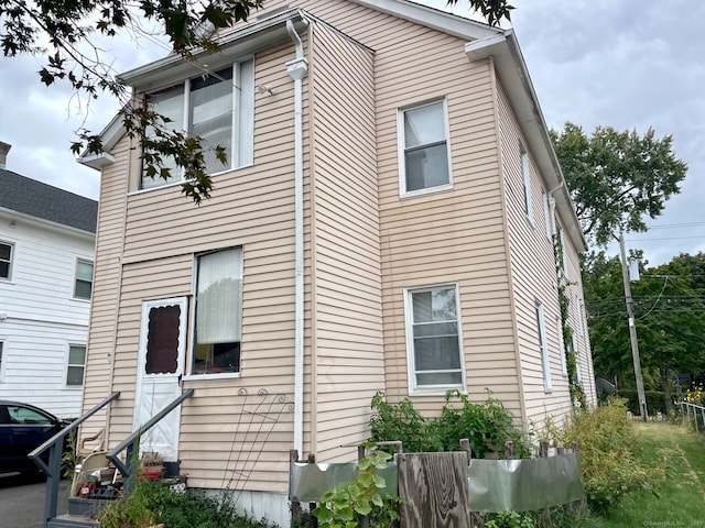 190 Holcomb St, Hartford, CT 06112 - view of side of property