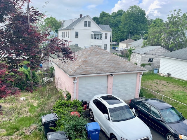 190 Holcomb St, Hartford, CT 06112 - garage featuring fence