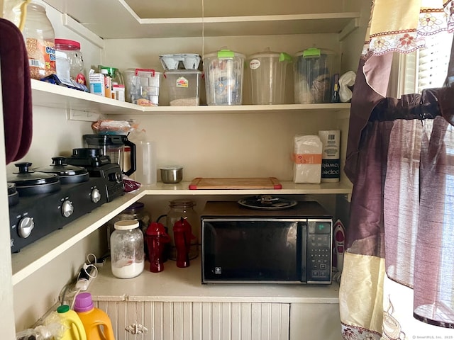 190 Holcomb St, Hartford, CT 06112 - view of pantry
