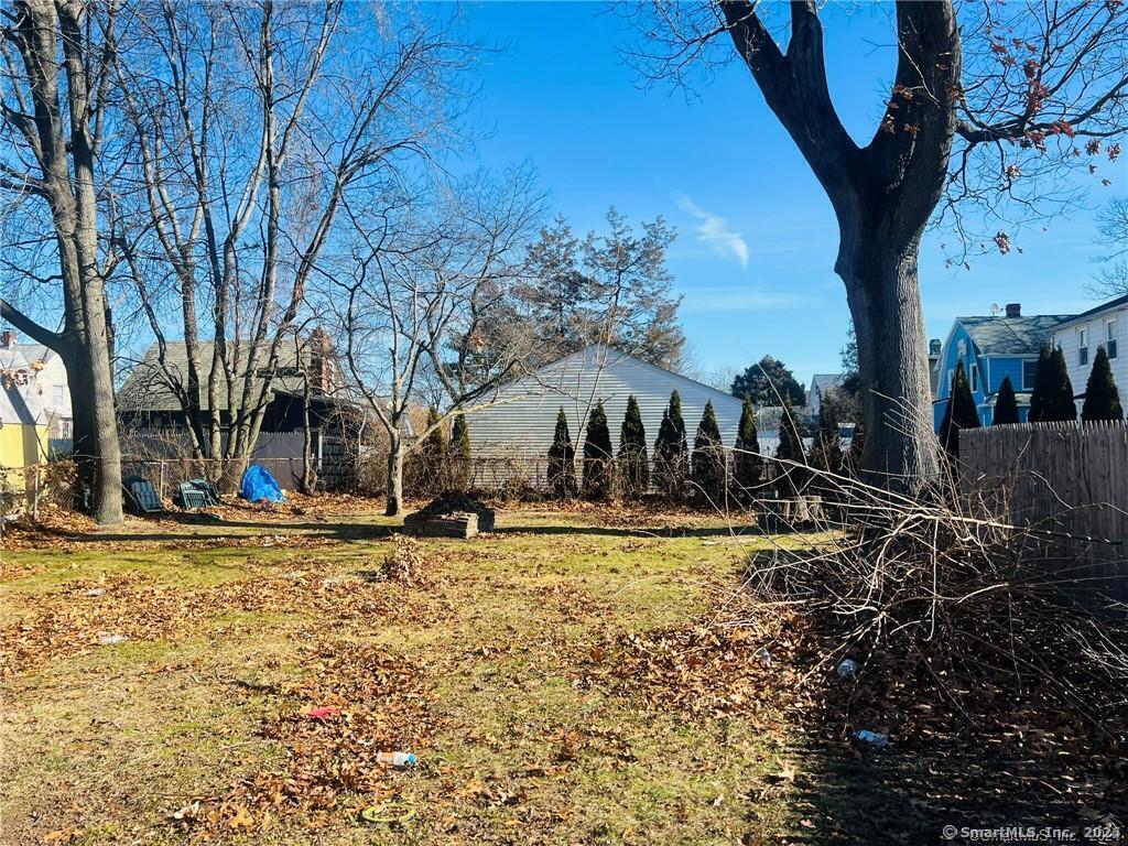 341 Peck Ave, West Haven, CT 06516 - view of yard