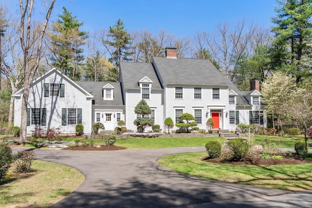 14 Fernhurst, Farmington, CT 06032 - view of front facade featuring a chimney, curved driveway, and a front lawn