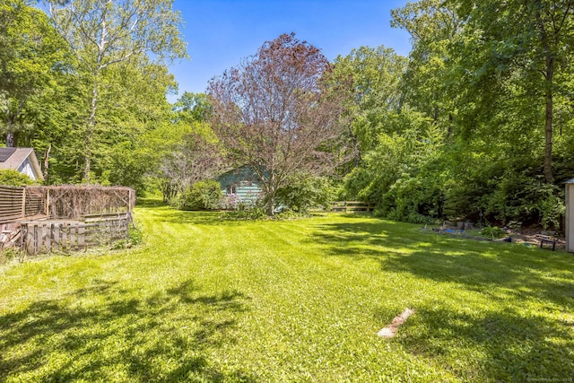 200 Willow St, Hamden, CT 06518 - view of green lawn