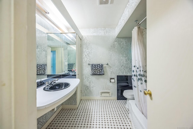 200 Willow St, Hamden, CT 06518 - full bathroom featuring a sink and toilet
