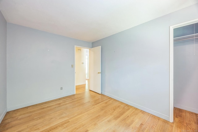 200 Willow St, Hamden, CT 06518 - unfurnished bedroom featuring light wood-style floors, baseboards, and a closet