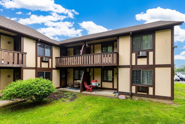 202 Foxwood Ln Unit 202, Milford, CT 06461 - back of property featuring stucco siding and a lawn