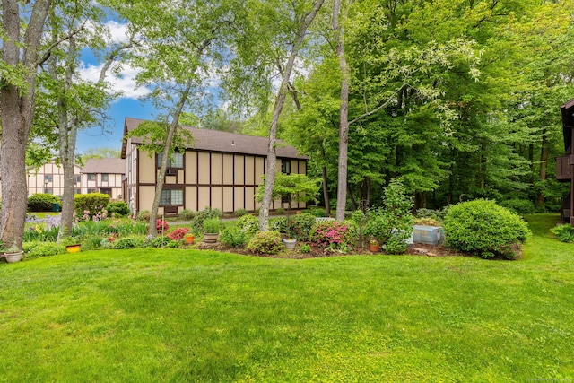 202 Foxwood Ln Unit 202, Milford, CT 06461 - view of grassy yard