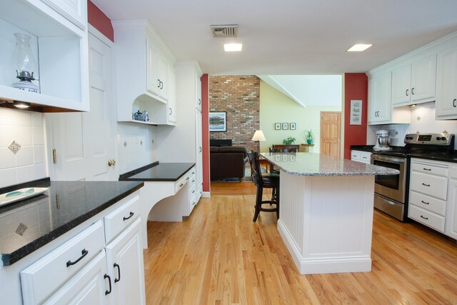 41 Blue Ridge Dr, Simsbury, CT 06089 - kitchen with electric stove, tasteful backsplash, light wood-type flooring, a center island, and white cabinetry