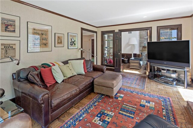 15 Tunxis Trl, Redding, CT 06896 - living area featuring crown molding