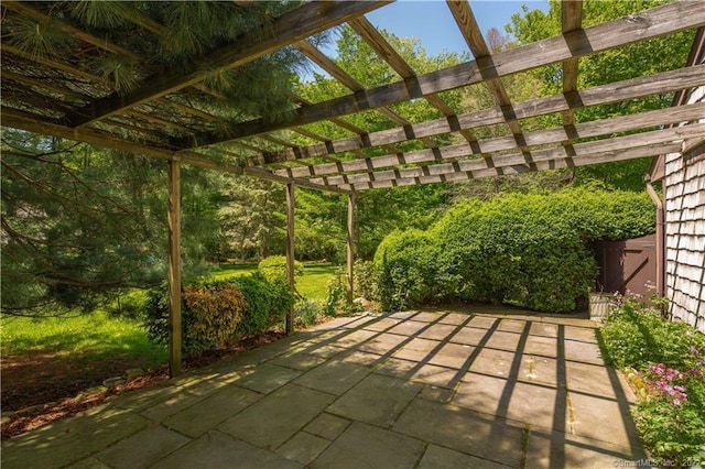15 Tunxis Trl, Redding, CT 06896 - view of patio with a pergola