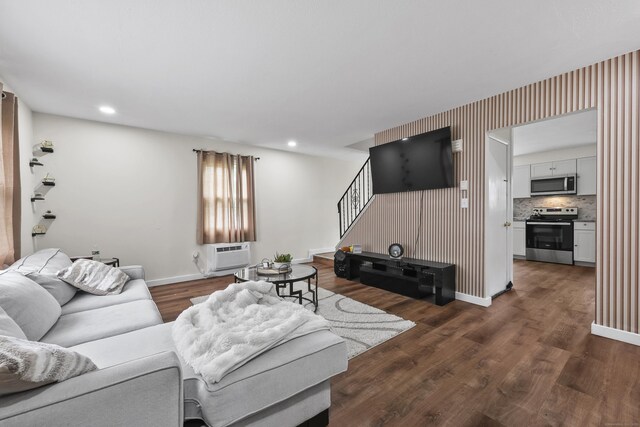 81 Glenstone Rd, Waterbury, CT 06705 - photo 10