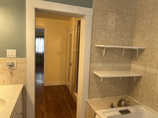 40 Bellevue Rd, New Haven, CT 06511 - full bathroom featuring wood finished floors, vanity, and a bath