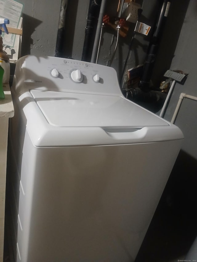 60 Engine House Rd Unit D, Stratford, CT 06614 - laundry room featuring washer / dryer