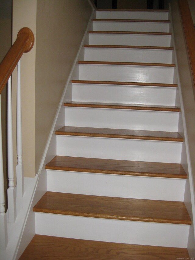 1071 River Blvd, Suffield, CT 06078 - view of staircase