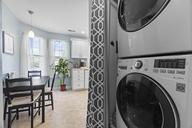 75 Redwood Dr Unit 1302, East Haven, CT 06513 - laundry room with stacked washer and clothes dryer and baseboards