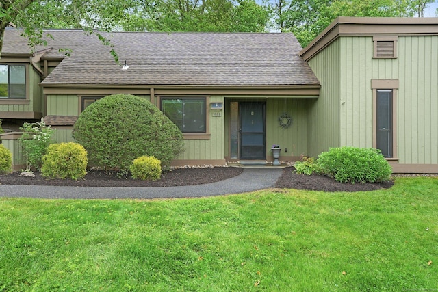 738 Heritage Vlg Unit B, Southbury, CT 06488 - view of front of house featuring roof with shingles and a front lawn