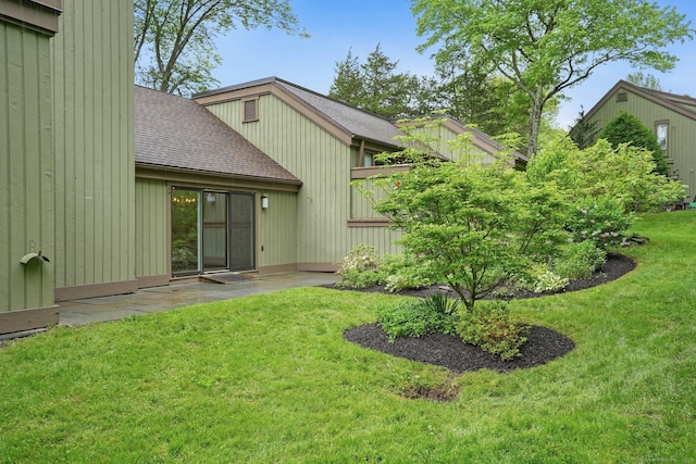 738 Heritage Vlg Unit B, Southbury, CT 06488 - view of grassy yard featuring a patio area