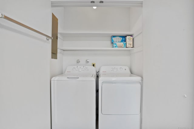 738 Heritage Vlg Unit B, Southbury, CT 06488 - laundry area with independent washer and dryer