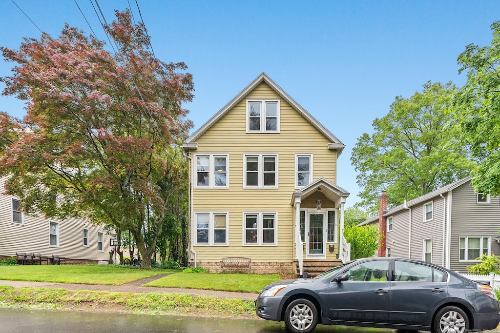 43 Russell St, Hamden, CT 06517 - traditional-style house featuring a front lawn