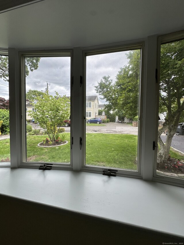 16 Neponsit St, Stamford, CT 06902 - view of entryway