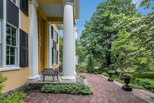 30 Meeting House Ln, Madison, CT 06443 - view of porch