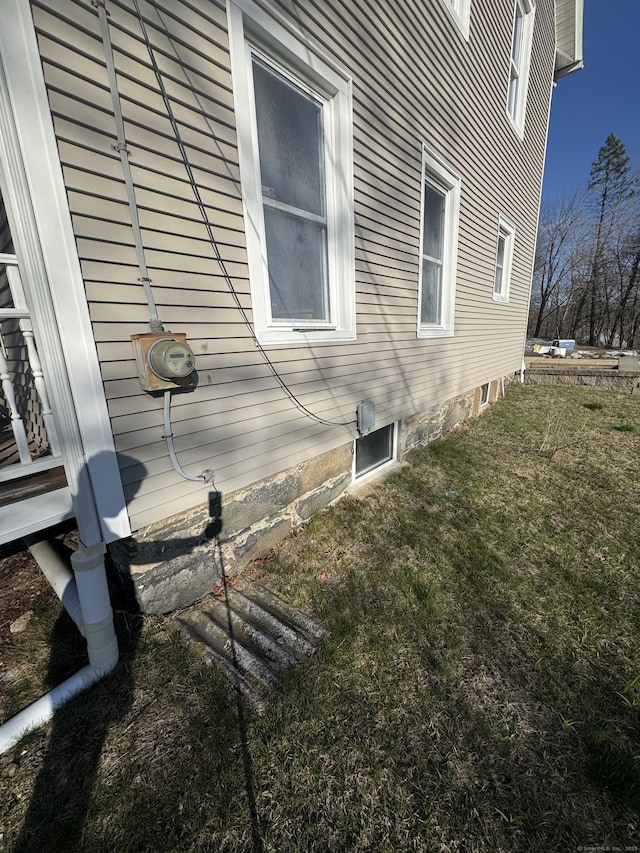 7 Carver Ave, Norwich, CT 06360 - view of side of home featuring a yard