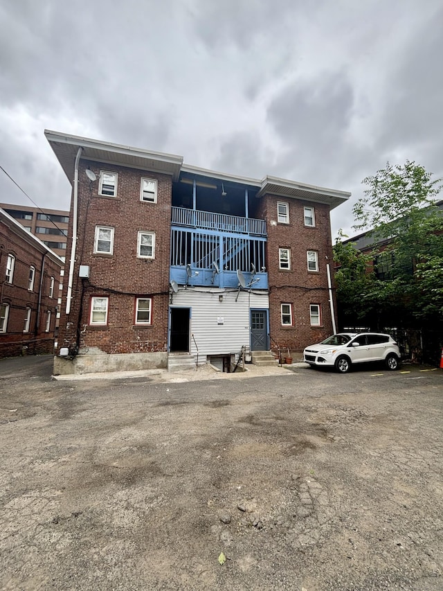479 Broad St, Hartford, CT 06106 - view of building exterior featuring entry steps