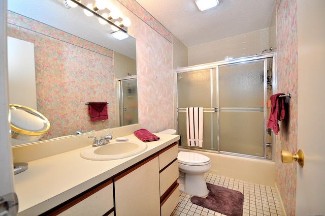 443 S Main St Unit 34, Manchester, CT 06040 - full bath featuring toilet, vanity, tile patterned floors, bath / shower combo with glass door, and a textured ceiling