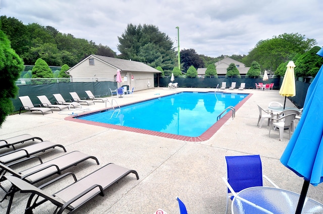 443 S Main St Unit 34, Manchester, CT 06040 - community pool with a patio area