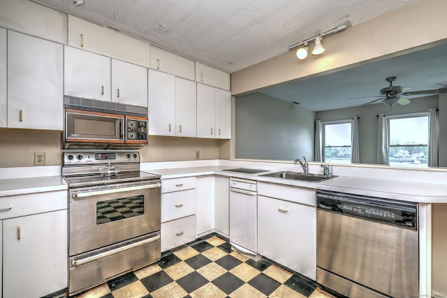 74 Quarry Dock Rd Unit 74, Branford, CT 06405 - kitchen with appliances with stainless steel finishes, a sink, light floors, a peninsula, and light countertops