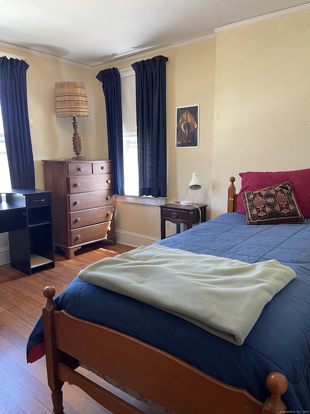674 Williams St, New London, CT 06320 - bedroom featuring wood finished floors, crown molding, and baseboards