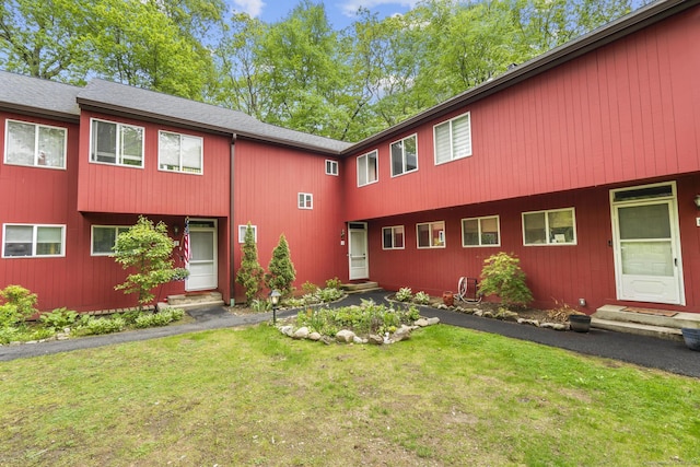 9 Lower Commons Unit 9, Woodbury, CT 06798 - view of front facade with a front yard and entry steps