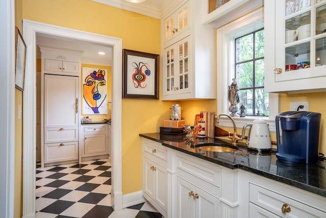 182 Fern St Apt 4, West Hartford, CT 06119 - indoor wet bar with light flooring and crown molding