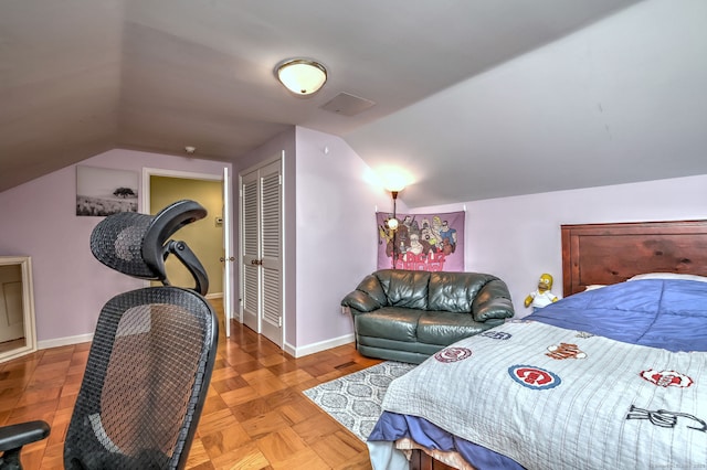 691 Buttonball Rd, Orange, CT 06477 - bedroom featuring vaulted ceiling, baseboards, and a closet