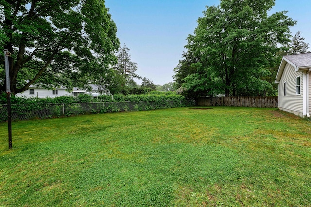 92 Blakeslee Ave, North Haven, CT 06473 - view of yard