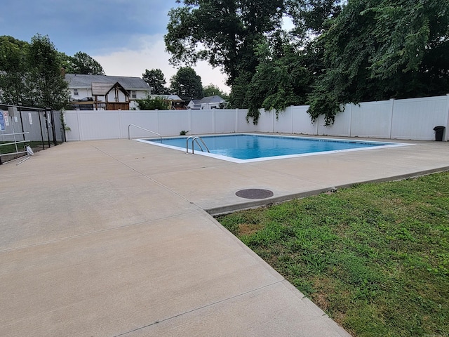50 Greenhouse Rd Unit 41C, Bridgeport, CT 06606 - view of swimming pool featuring a fenced backyard and a patio area