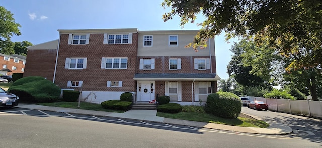 50 Greenhouse Rd Unit 41C, Bridgeport, CT 06606 - townhome / multi-family property with brick siding