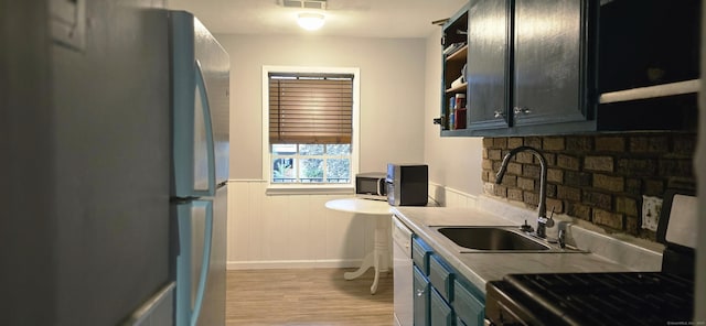 50 Greenhouse Rd Unit 41C, Bridgeport, CT 06606 - kitchen with white appliances, a sink, light wood-style floors, wainscoting, and baseboards