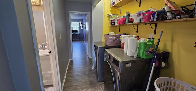 50 Greenhouse Rd Unit 41C, Bridgeport, CT 06606 - laundry room featuring washer and clothes dryer, wood finished floors, and baseboards