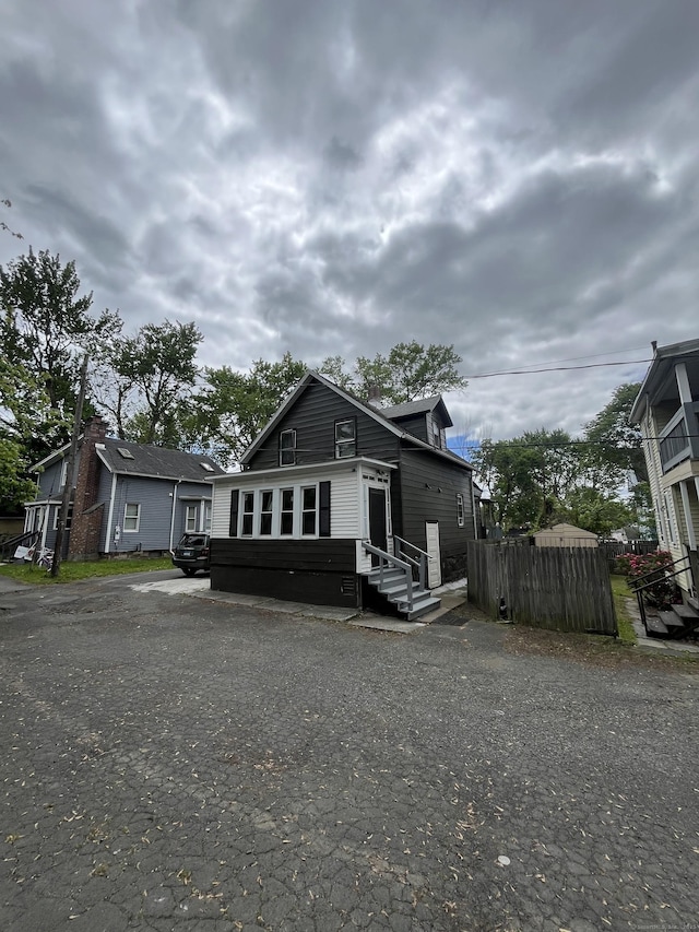 25 Bliss St, Hartford, CT 06114 - view of front of house with entry steps
