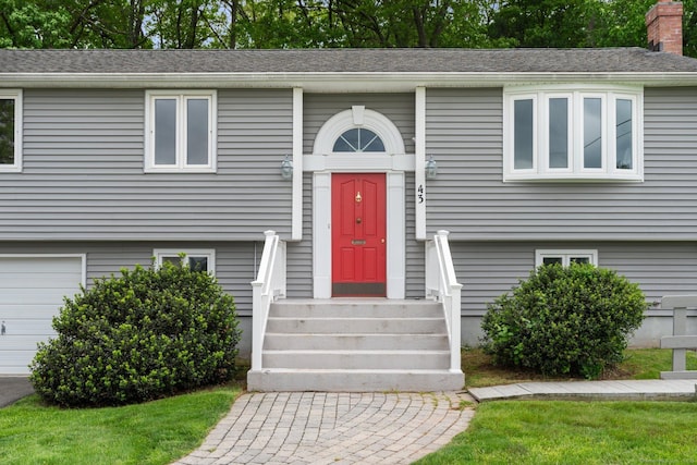 43 Worthington Rd, Glastonbury, CT 06033 - split foyer home with an attached garage and a chimney