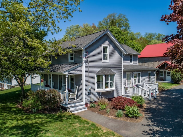 113 E Rd, East Windsor, CT 06016 - traditional-style home featuring covered porch, a shingled roof, and a front yard