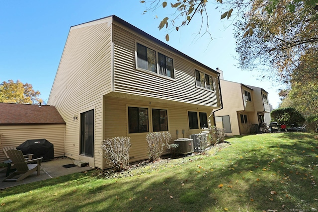 62 Deer Run Unit 62, Bethel, CT 06801 - back of house featuring a yard and a patio area