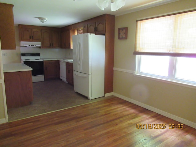 37 Stepney Cir, Rocky Hill, CT 06067 - kitchen featuring white appliances, under cabinet range hood, plenty of natural light, and light countertops