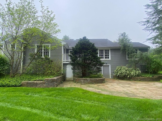 2 Tunxis Pl, Cheshire, CT 06410 - view of front of house with a front yard and a patio area