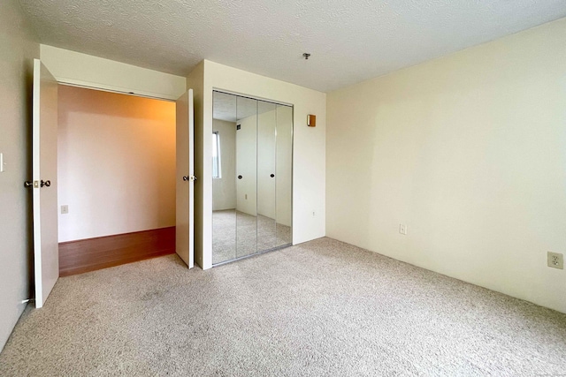 111 Dekoven Dr Apt 506, Middletown, CT 06457 - unfurnished bedroom featuring carpet, a closet, and a textured ceiling