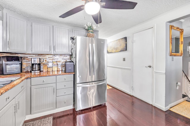 66 Coleman St, West Haven, CT 06516 - kitchen featuring freestanding refrigerator, a ceiling fan, a textured ceiling, dark wood-type flooring, and backsplash