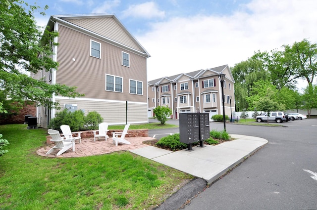 35 Ringgold St Unit 401, West Hartford, CT 06119 - view of community with mail area and a yard