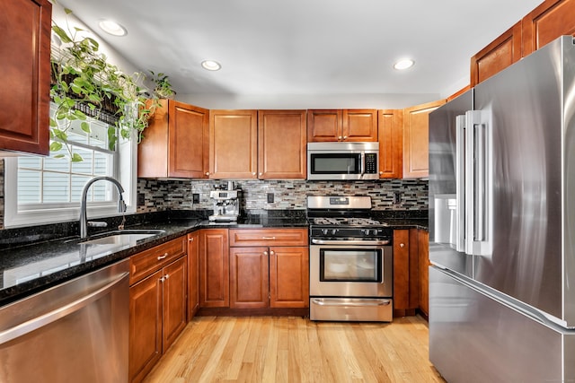 2118 Meriden Waterbury Tpke Unit 18, Southington, CT 06444 - kitchen with appliances with stainless steel finishes, a sink, light wood-style flooring, decorative backsplash, and recessed lighting