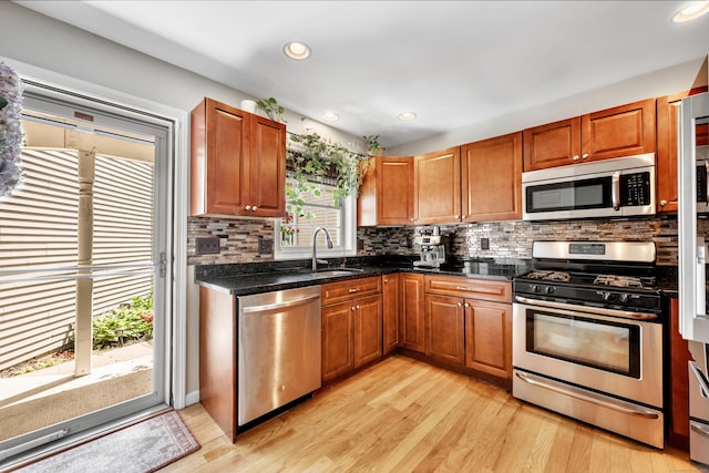 2118 Meriden Waterbury Tpke Unit 18, Southington, CT 06444 - kitchen featuring stainless steel appliances, a sink, light wood-style flooring, decorative backsplash, and recessed lighting
